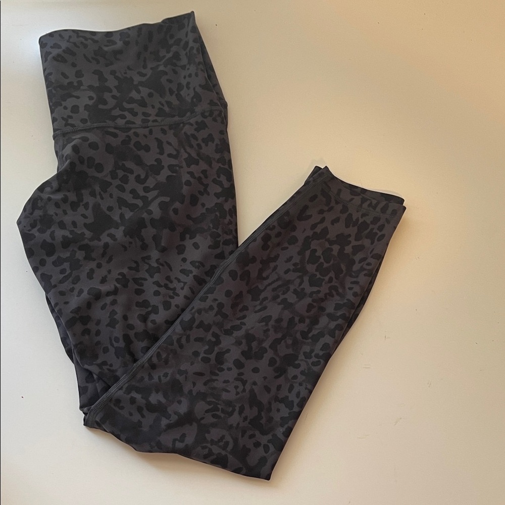 Old Navy Active Gray and Black Leopard Print Leggings